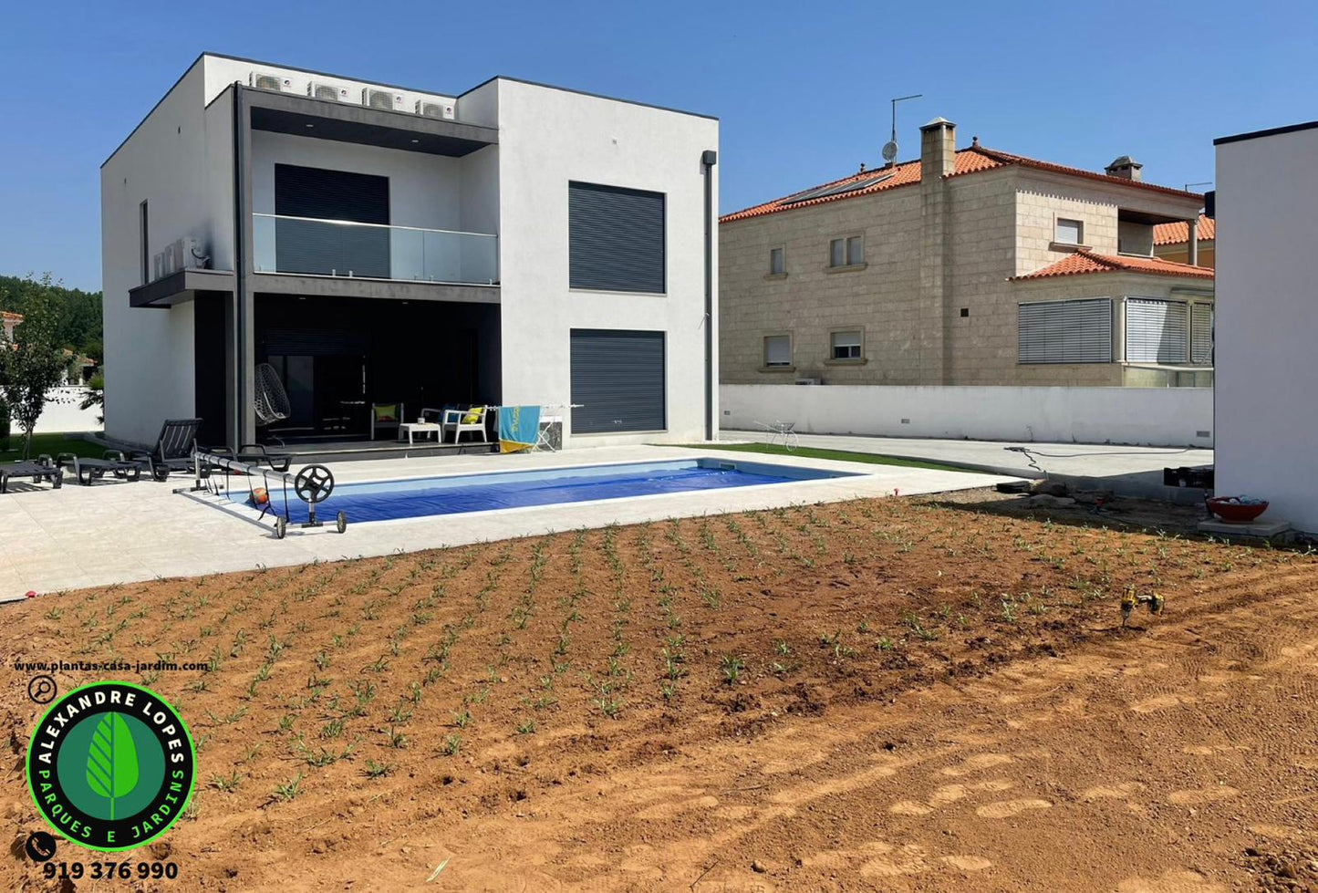 Aplicacao-de-grama-brasileira-preco